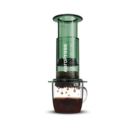 AeroPress Clear Green con cámara verde transparente y base con asa para servir