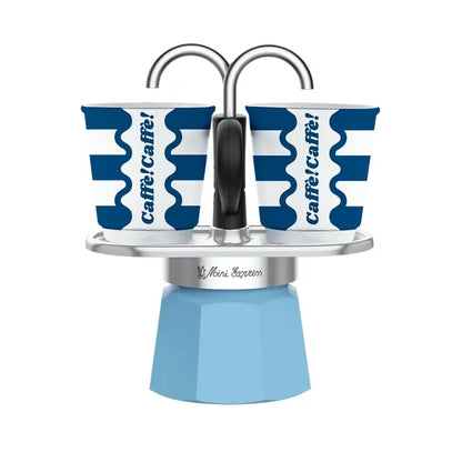 Cafetera moka Mini Express Bialetti azul con 2 vasos azules y diseño ondulado