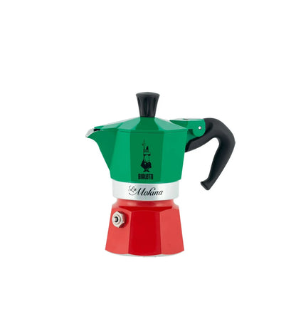 Cafetera moka tricolor verde y roja con asa negra, vista frontal