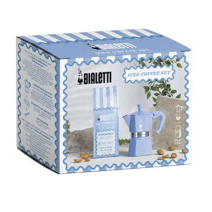 Caja del set de café helado con cafetera moka celeste y bolsa de café molido