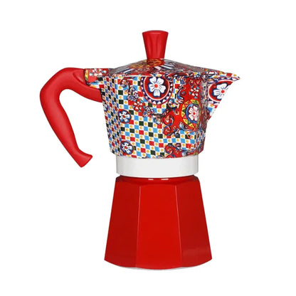 Cafetera moka multicolor con base roja brillante, asa roja y tapa con boquilla