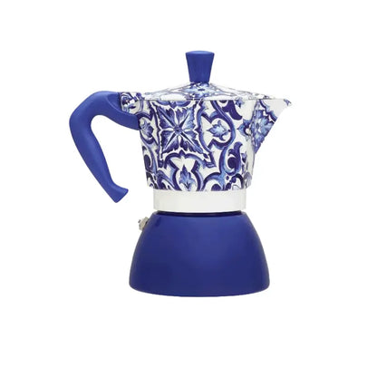 Cafetera moka de inducción azul con estampado floral azul y blanco y asa Bialetti.