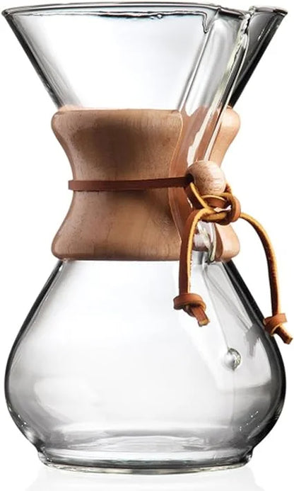 Cafetera Chemex de vidrio con banda de madera marrón y correa de cuero
