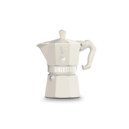 Cafetera moka Bialetti color crema, con asa lateral y tapa superior.