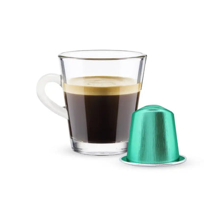 Taza de café con cápsula de aluminio verde Bialetti compatible Nespresso.