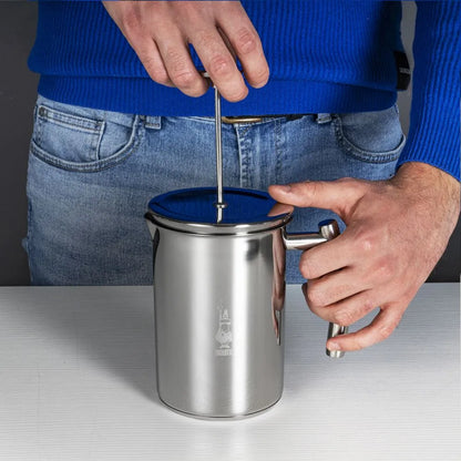 Espumador de leche de acero inoxidable Bialetti, con tapa y varilla para batir