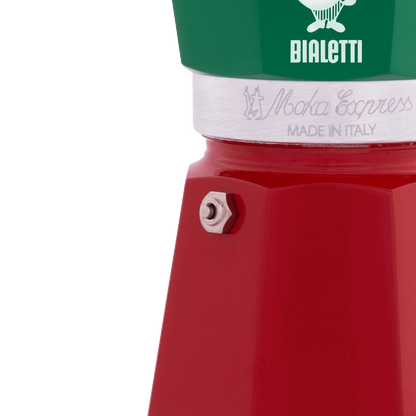Cafetera moka tricolor: detalle del cuerpo rojo y anclaje del cierre