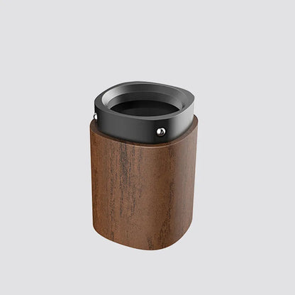 Molino de café con cuerpo de madera oscura y parte superior metálica negra