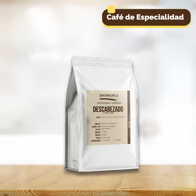 Bolsa de café molido especialidad Caturra Colombia Descabezado, empaque blanco con etiqueta paramicafe.cl
