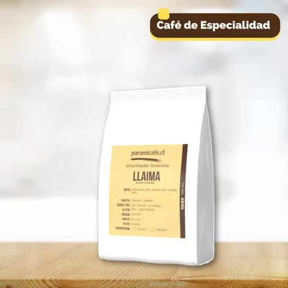 Bolsa de café de especialidad molido, empaque blanco con etiqueta dorada