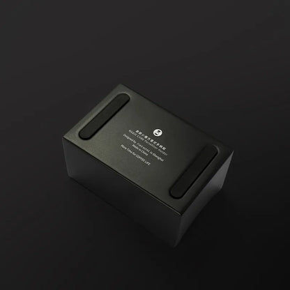 Soporte portafiltro Timemore negro visto por la cara inferior con textos