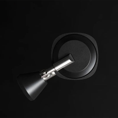 Molino de café negro Chestnut X visto de lado con embudo y base circular