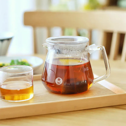 Jarra de café transparente Timemore con asas y tapa, con infusión ámbar