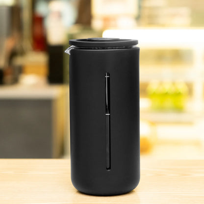 Prensa francesa Timemore 450 ml negra sobre mesa, vista superior