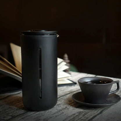 Prensa francesa Timemore 450 ml negra, con asa y taza con plato