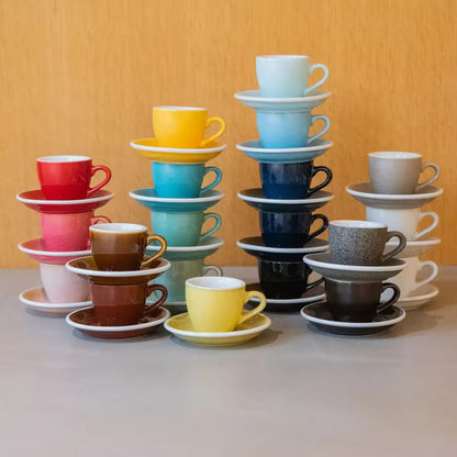 Juego de tazas y platos espresso surtidos con varias tonalidades