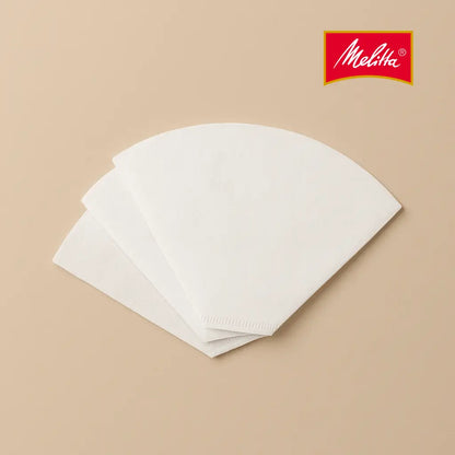 Filtros de papel Melitta blancos, apilados en forma cónica