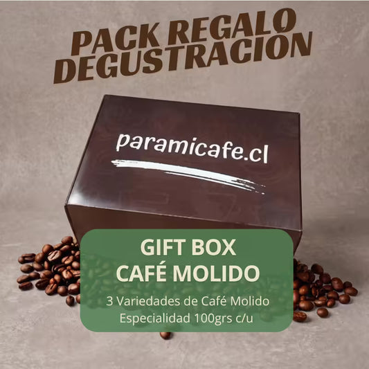 Pack de regalo de café molido en caja marrón, con etiqueta y granos alrededor