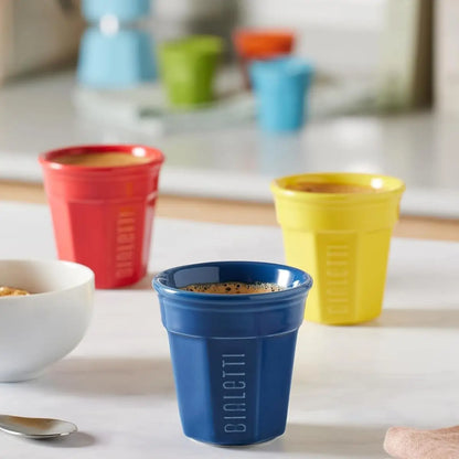Set de 6 vasos de cerámica para espresso, con vaso azul y otros en rojo y amarillo.