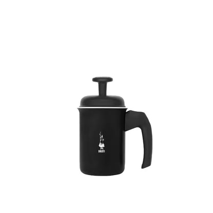 Espumador de leche de Bialetti en negro, jarra con asa y tapa con pomo