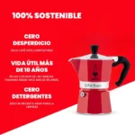 Cafetera Moka Express roja con el texto "100% sostenible", diseñada para preparar 3 tazas 130ml de espresso italiano en casa.