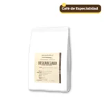 Imagen de una bolsa de café Colombia Bruselas 100% Arábico, resaltando su sabor a avellana y manzana roja.
