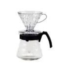 Detalle del set de Cafetera V60-02, ideal para preparar café filtrado con estilo y precisión.