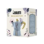 Caja de la Edición limitada Moka Express Bridgerton: cafetera azul con detalles dorados y florales, perfecta para los amantes del café y la serie.
